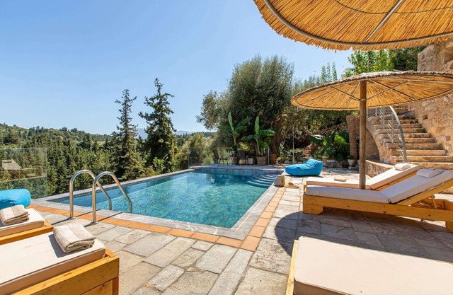 Impressive & Beautifully Restored House - 2 Self-Contained Suites, Private Pool & Stunning Views!