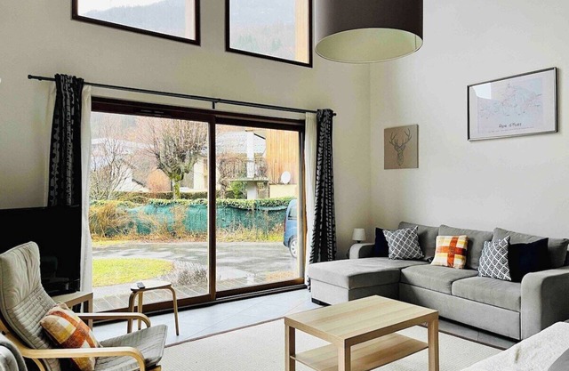 IMPRESSIVE CHALET - SLEEPS 7
