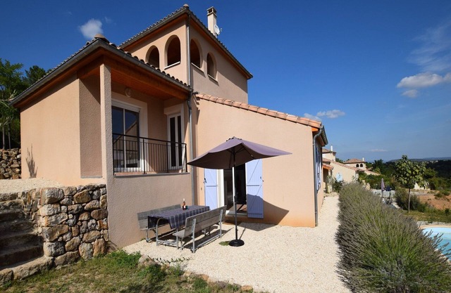 Impresionante chalet con vistas a la colina
