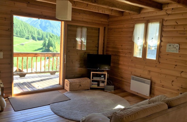 En una casa tranquila, 100 m2 apartamento para 6 personas con terraza