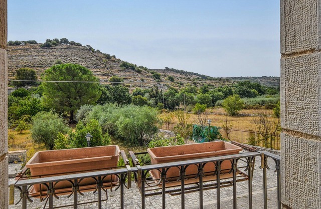 In a quiet location, near Modica and Ragusa, this beautiful and classic stone house welcomes you.