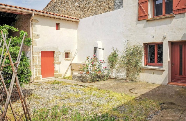 In a suburb of Béziers welcomes you this pleasant vacation home with a large terrace.