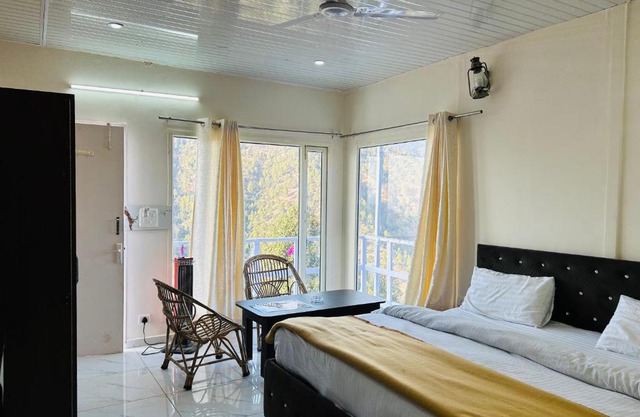 IN APPLE ESTATE KANATAL - Himalayan View Resort with Courteous Staff