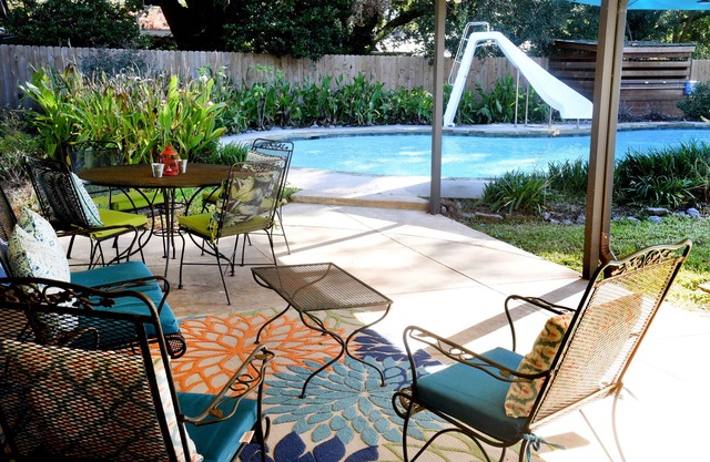 in Broadmoor Terrace located on the water (Old River Bayou)