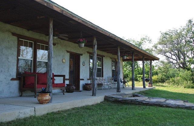 Casa del Pastor es una cabaña de adobe aislada construida en el estilo territorial.