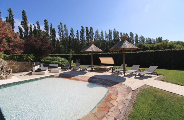 In Entressen, Alpilles, country house with A/C and excellent amenities