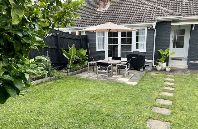 In heart of mission Bay, Pet friendly, minutes walk to the beach