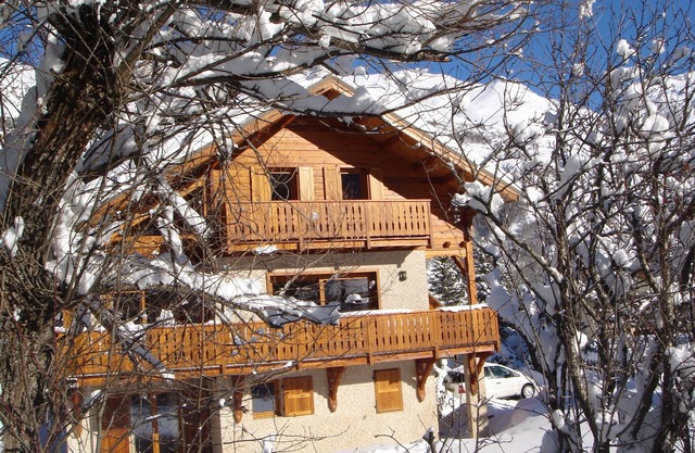 EN CHALET INDIVIDUAL AL PIE DEL PISO DE 4 A 6 PERSONAS
