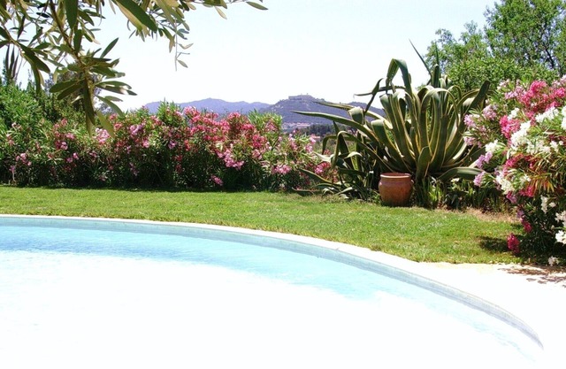 Un Ollioules, cerca de Sanary, casa provenzal de encanto con piscina