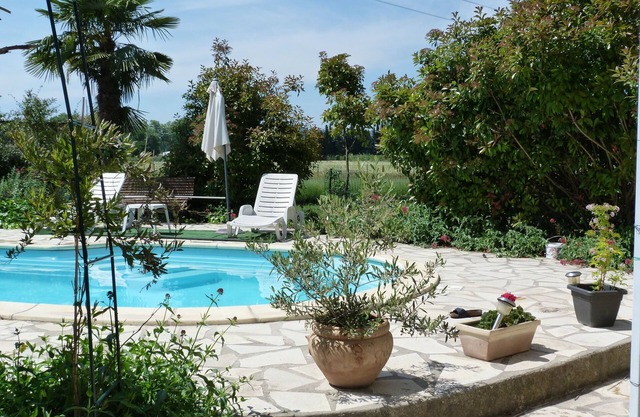 Alquiler de vacaciones cerca de St Rémy de Pce con piscina jardín en el campo