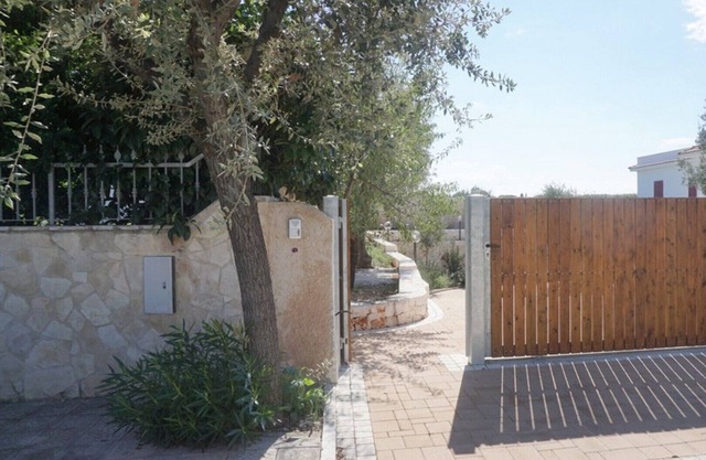 In Puglia near sandy beaches: comfortable New House Flora with Air conditioning