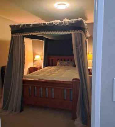 In Remuera with free street carpark, handy close to cuisine restaurant and public transportation