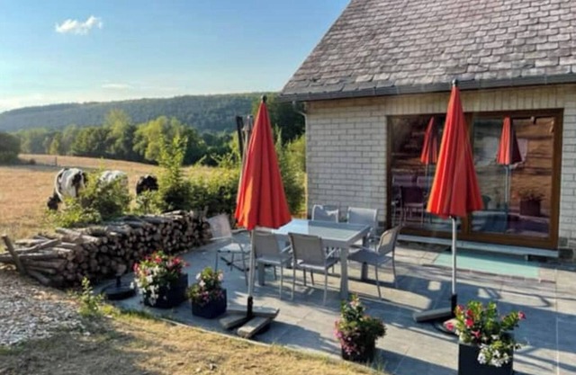 In the Viroin-Hermeton nature park, Le gîte de la Champagne, pets allowed