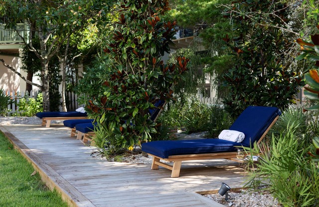 In the heart of Seaside, Located Across from Beach! Pet Friendly, + 2 Bikes