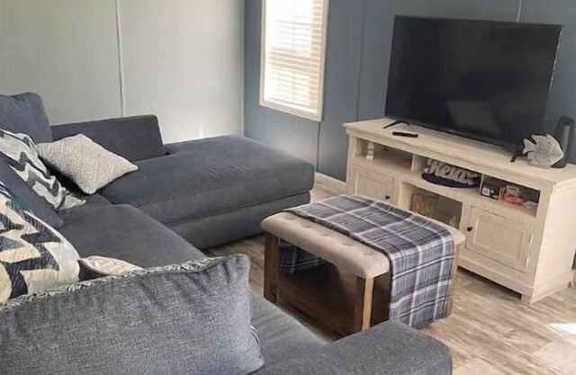 In the heart of Homosassa, close to all the local spots. Old Florida feeling.