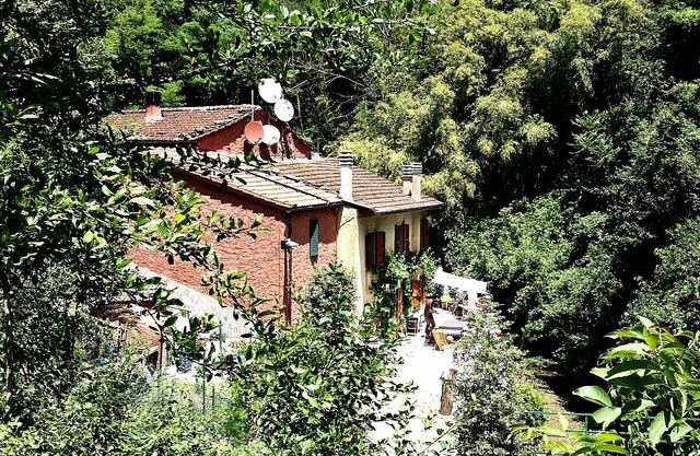 EN EL CORAZÓN DE MUGELLO, EN UN TORRENT, EN UN PEQUEÑO CASTILLO