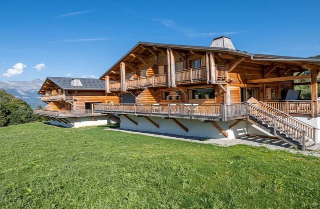 IN THE HEART OF NORTHERN ALPS - A COMBLOUX ABODE IN THE NATURE