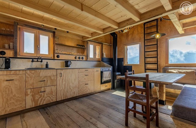 In the heart of the Beaufortain, a veritable "little Savoyard tyrol". 3km from Les Saisies Olympic resort