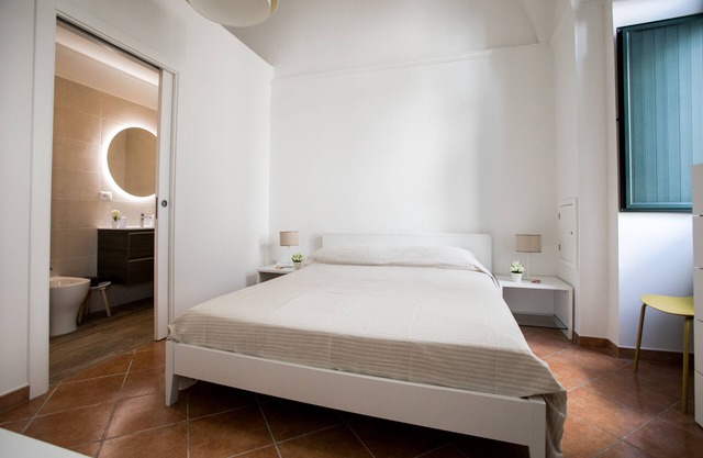 In the heart of the historic center, a stone's throw from Piazza Alighieri with A/C, wifi, 2 bathrooms