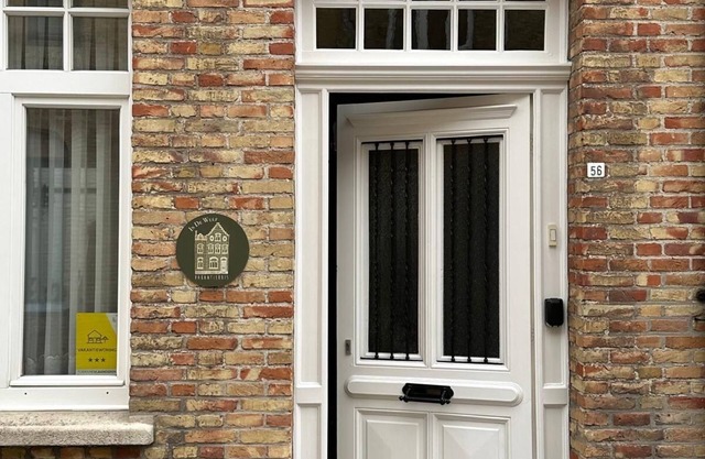 In the heart of Ypres a mansion full of character. A vacation home with a story!