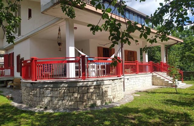 In the Gran Sasso-Monti della Laga Park, villa in small village nestled in the woods