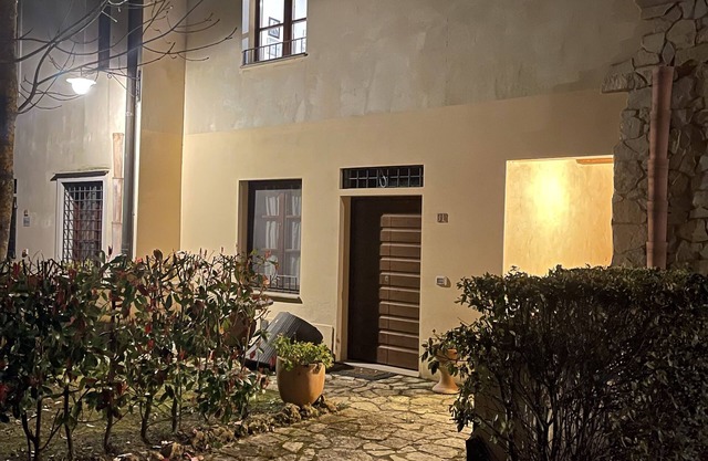 In the heart of Tuscany, beautiful garden with swimming pool, Casa di Ele awaits you