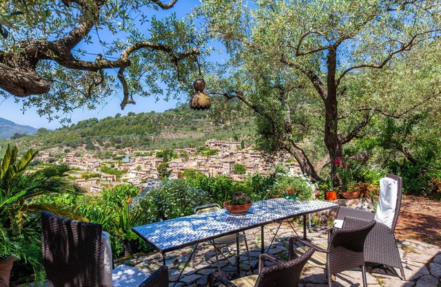 Preciosa Casa Salva en las montañas de Fornalutx para 4 personas