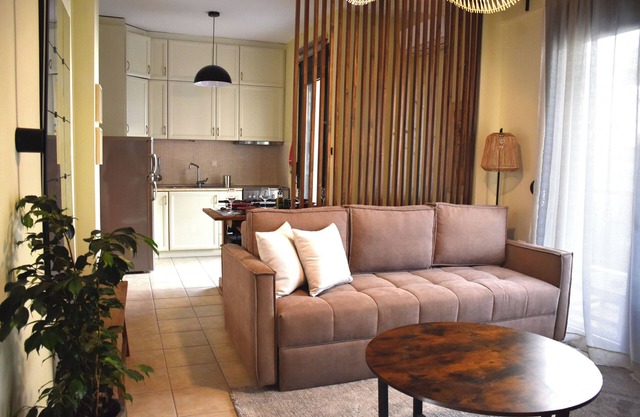 In the most beautiful area of Thessaloniki, in Aretsou Kalamaria . 1G Internet.