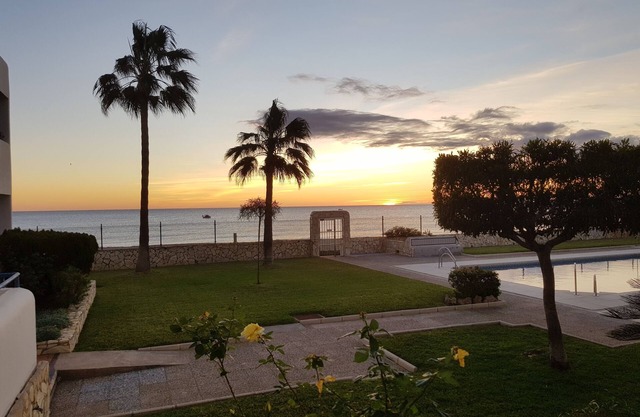 En la misma playa de Mojácar, apartamento recién renovado
