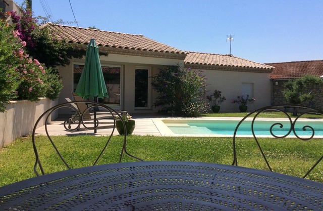 Casa con piscina climatizada en pueblo provenzal