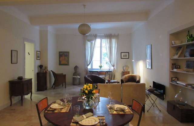 En el corazón del casco antiguo, un sereno y sofisticado apartamento provenzal