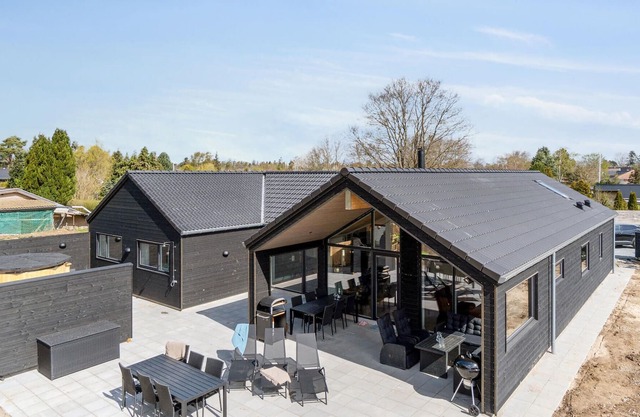 Alojamiento de 5 habitaciones en Dronningmølle