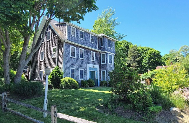 In-Town 2BD Condo--A/C, Walk to Wellfleet Center, Town Pier & Mayo Beach