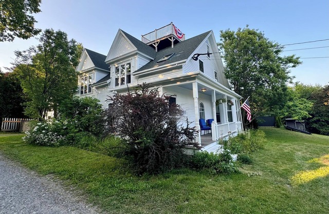 In-town 5 Bedroom Victorian With Heated Pool