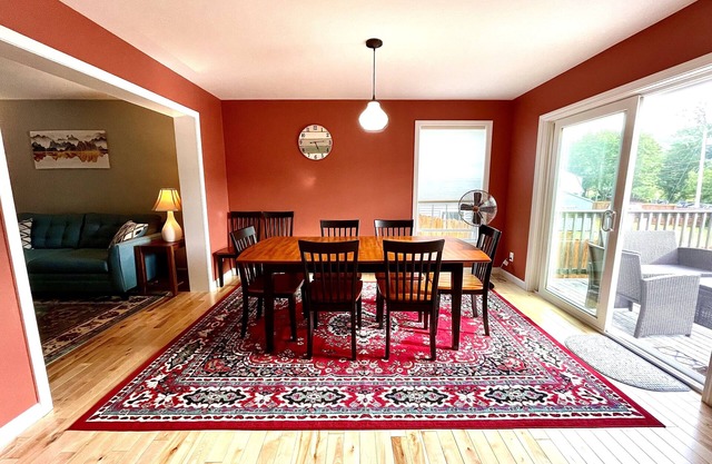 In-town Bar Harbor cottage close to Acadia National Park entrance w/ home office