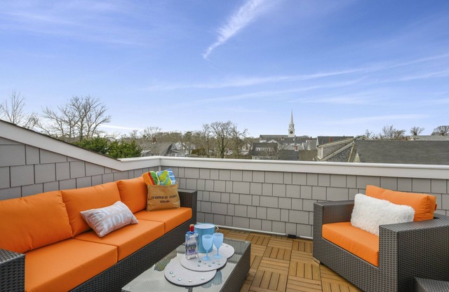 Condominios de lujo en el corazón de Harwich Port! Capacidad 5, admite mascotas, A / C, decoración costera moderna.