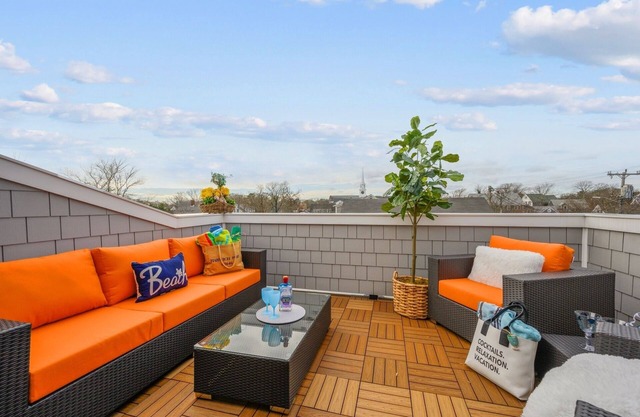 Condominios de lujo en el corazón de Harwich Port! Capacidad 5, admite mascotas, A / C, decoración costera moderna.