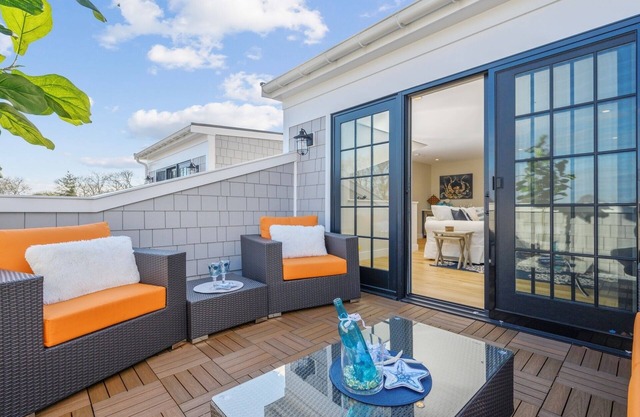Condominios de lujo en el corazón de Harwich Port! Capacidad 5, admite mascotas, A / C, decoración costera moderna.