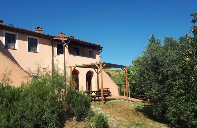En la Toscana entre Pisa, S. Gimignano, Volterra, Si