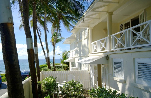 Inchcape Seaside Villas justo en Silver Sands Beach - Garden Apartment