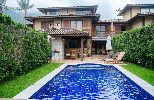Incrível casa pé na areia com Wi-Fi em Guaecá/SP