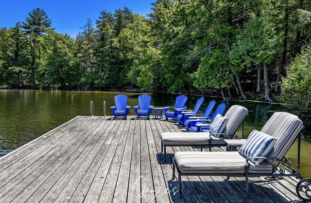 Incredible 6 bdrm luxury!! 310' of Frontage! AC! Sunsets!