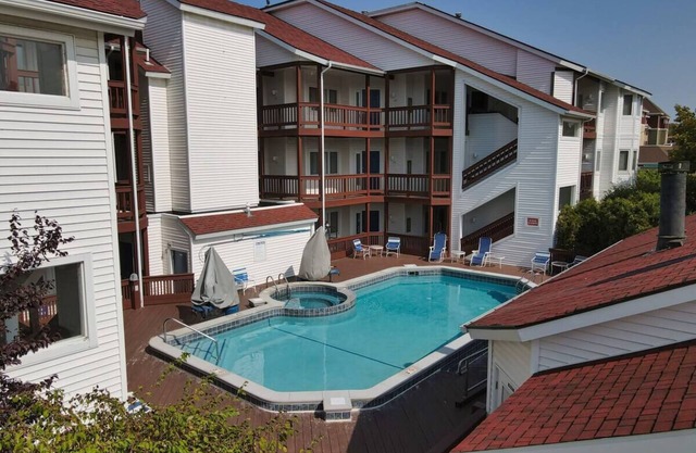 Incredible Beach Condo | AC | Beach | Pool | Hot Tub | Sunrise |