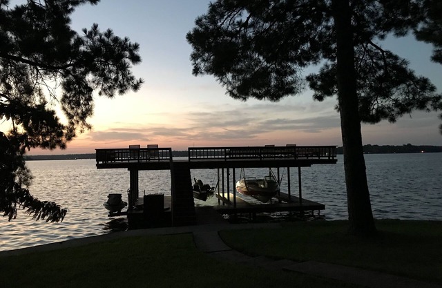 Increíble cabaña en el lago Cedar Creek