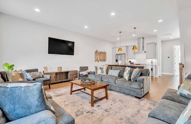 Incredible Downtown Nashville Skyline View *14 Bed