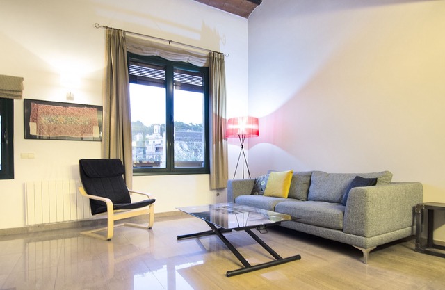 Increíble dúplex de techos altos en barrio viejo