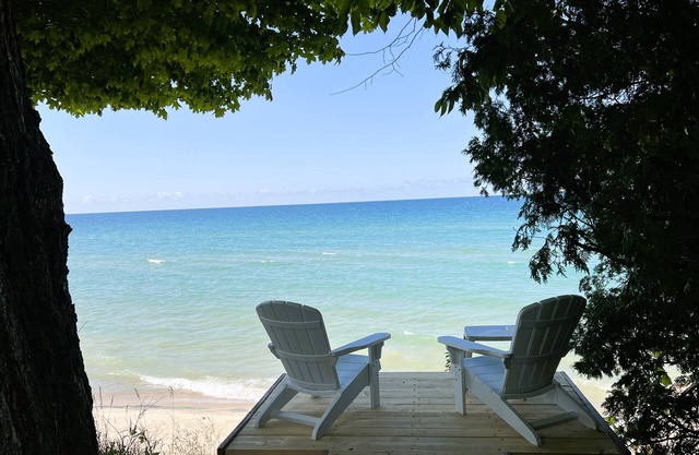 Incredible Lake Michigan views/sunsets. Intimate cottage with sandy beach.