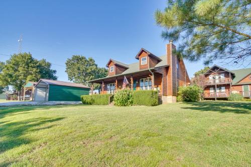 Incredible Log Home 1 Mile From Lake Tenkiller