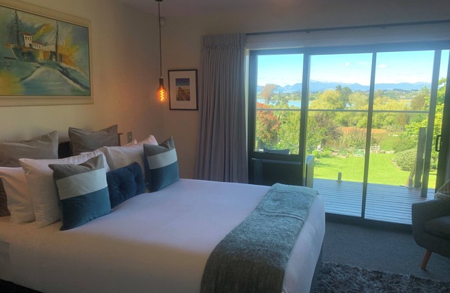 Incredible mountain & sea views - 2 Bedrooms apartment