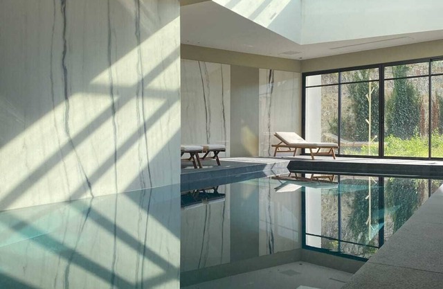 En Fontainebleau. Piscina cubierta y climatizada todo el año